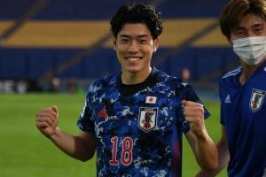 记者：弗赖堡即将以700万到800万欧签下日本前锋铃木唯人