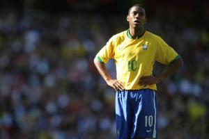 九游云游戏-囚王！罗比尼奥目前在狱中担任囚犯队教练