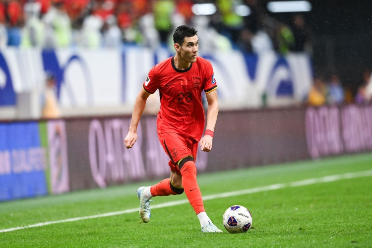 手机游戏排行榜-媒体人点评：拜合拉木动态跑位意识突出，对比部分球员传球后停滞现象