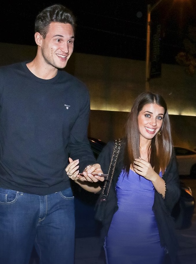 手机游戏下载-加里纳利妻子在波多黎各海边被鲨鱼咬伤，怀有身孕但目前脱离危险